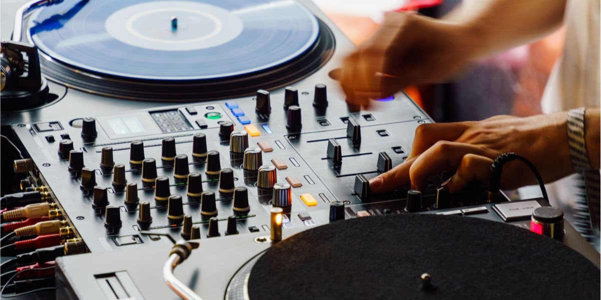 Sprzęt dla DJ'a – od czego zacząć?